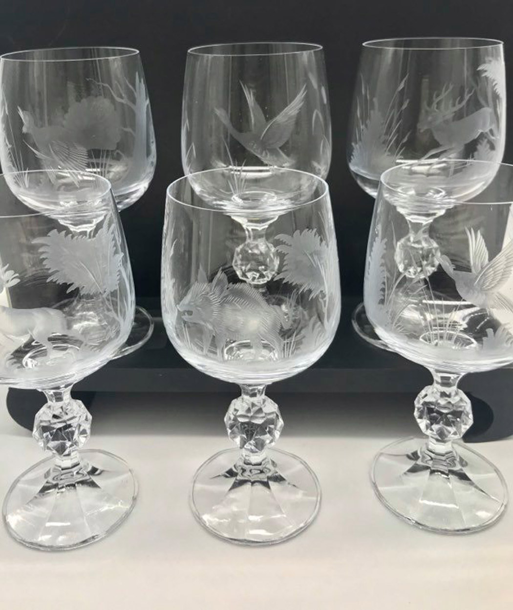 Verres à vin en cristal gravés