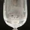 verre en forme de flute en cristal gravé avec dessin sanglier