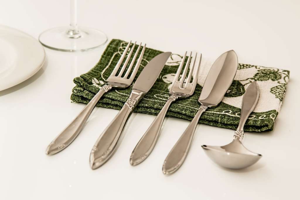 Couverts Paris Art de la table Fourchettes plat dessert, couverts à poisson, couverts à dessert couteaux, services à fromage, service à gâteaux